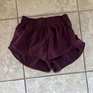 Lululemon Hotty Hot low-rise 2.5” Size 4